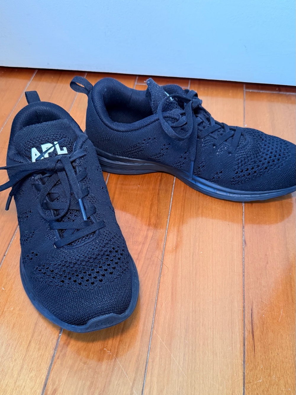 APL Techloom Pro W Sneakers, Size 8.5